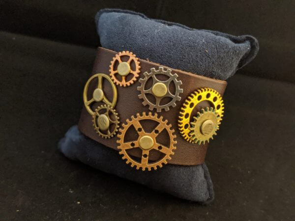 STEAMPUNK Gear Cuff / Steampunk Bracelet, Gothic Cuff, Gears and Genuine Leather, Hand Made in the USA
