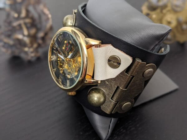 STEAMPUNK Leather Cuf, Steampunk watch, Steampunk Bracelet, Gothic Cuff, Movement Watch Cuff, Unique Watch