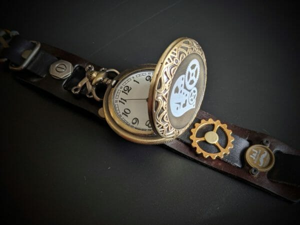 STEAMPUNK HEART Unique Genuine Leather, Watch cuff bracelet, Steampunk Cyberpunk Themed Wristwatch, Antique Dog Tag